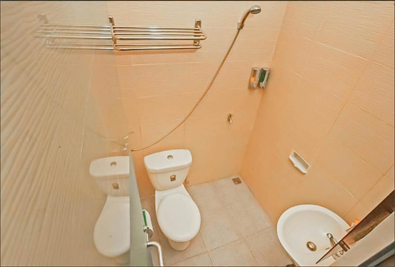 Urbanview Hotel Bagoes Sintang Buitenkant foto
