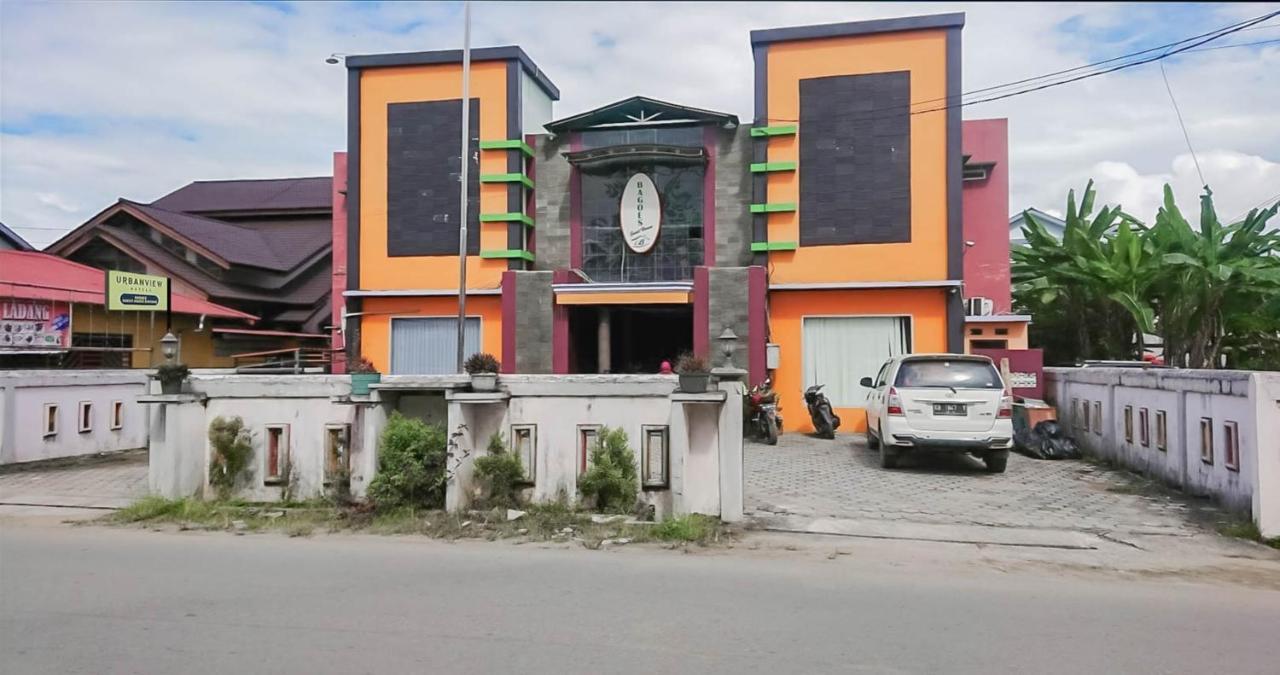 Urbanview Hotel Bagoes Sintang Buitenkant foto