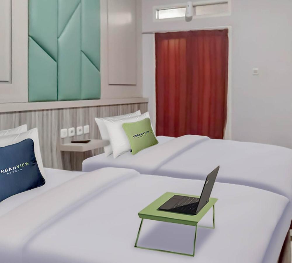 Urbanview Hotel Bagoes Sintang Buitenkant foto