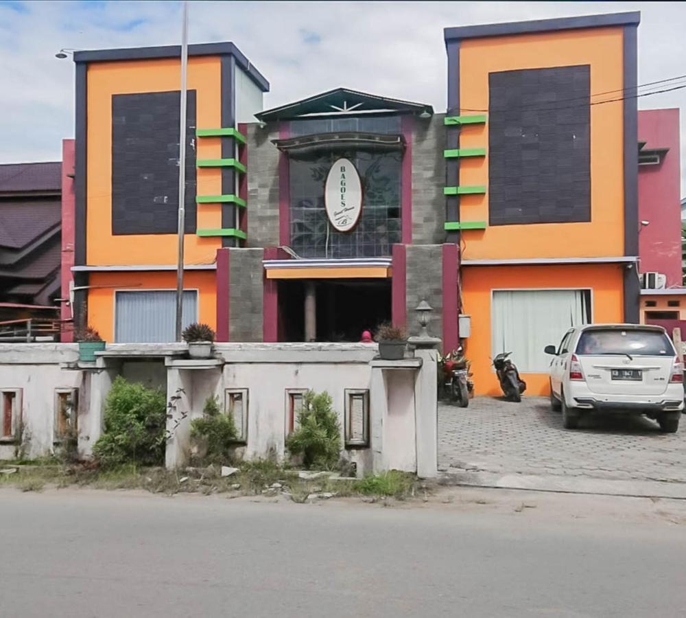 Urbanview Hotel Bagoes Sintang Buitenkant foto