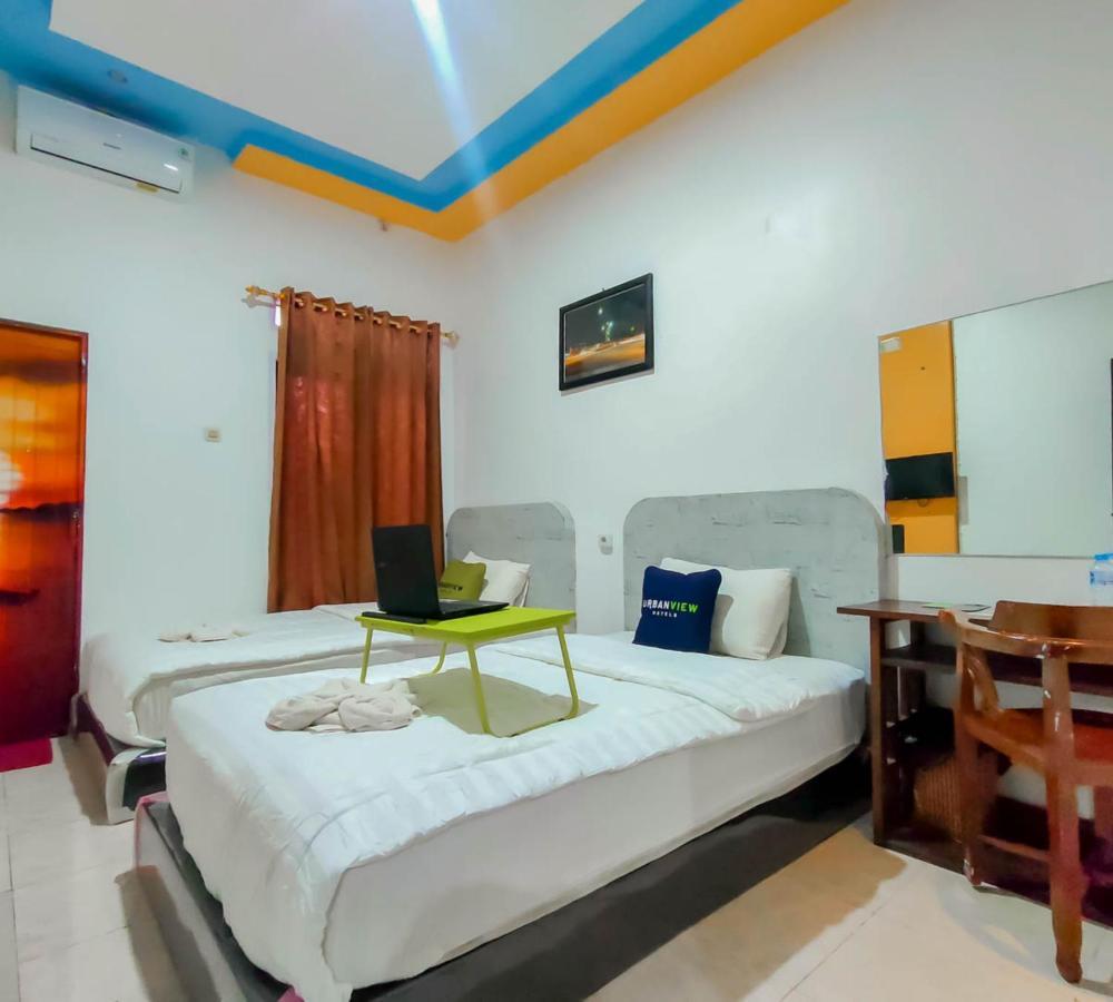 Urbanview Hotel Bagoes Sintang Buitenkant foto